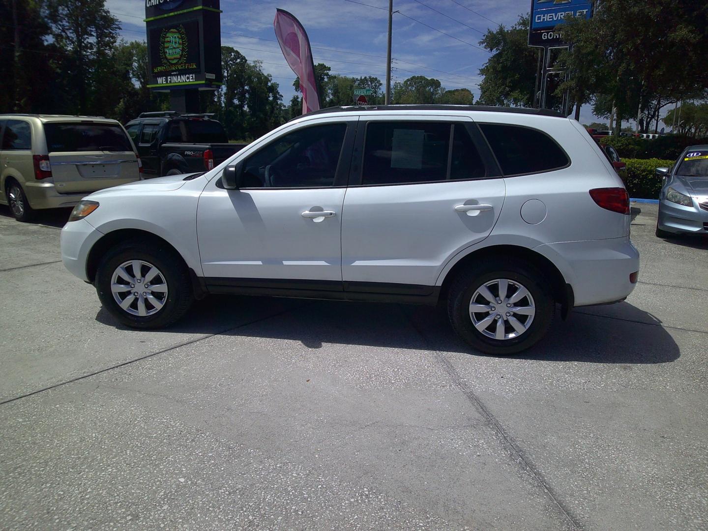 2009 WHITE HYUNDAI SANTA FE (5NMSG13D49H) , located at 390 Hansen Avenue, Orange Park, FL, 32065, (904) 276-7933, 30.130497, -81.787529 - Photo#4